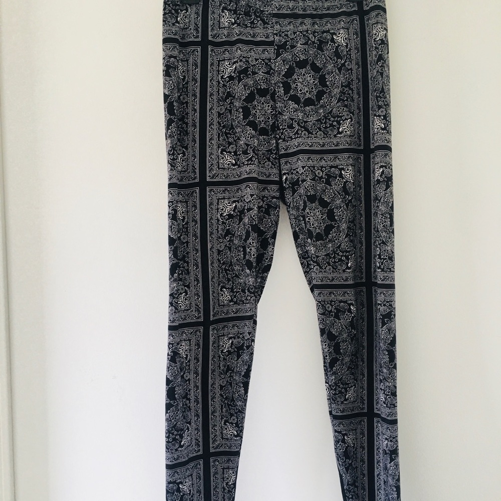 Patterned Black and White Leggings